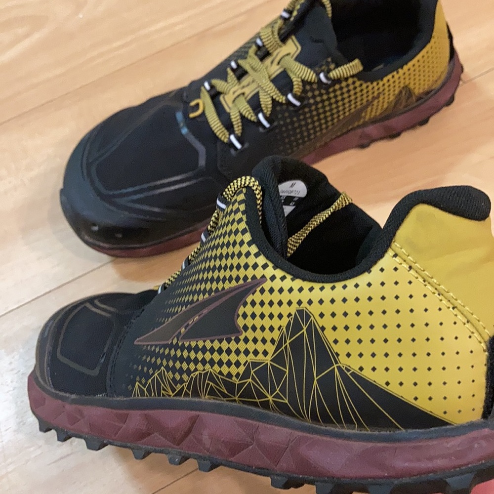 Altra Superior 4.5 Trail Running shoes men’s 9.5